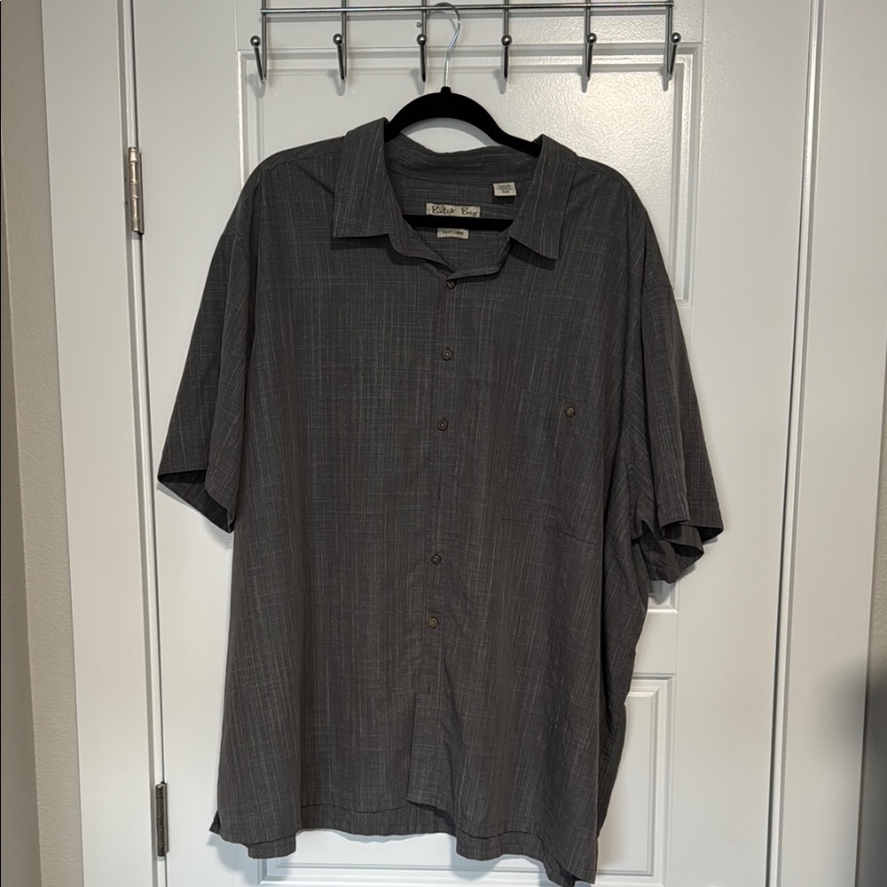 Men's Dark Gray Casual Button-Down Shirt